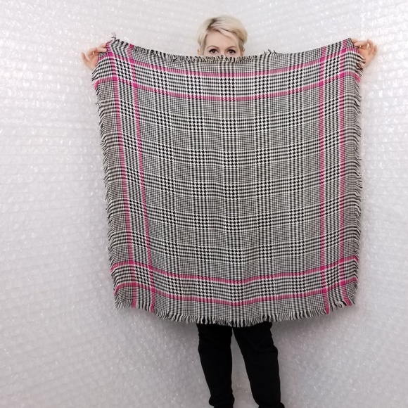 black/white/pink houndstooth fringe square scarf - Picture 5 of 6